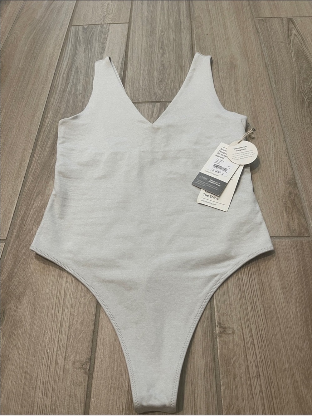 NWT Vuori Halo Bodysuit Salt Heather Sz M VW1112